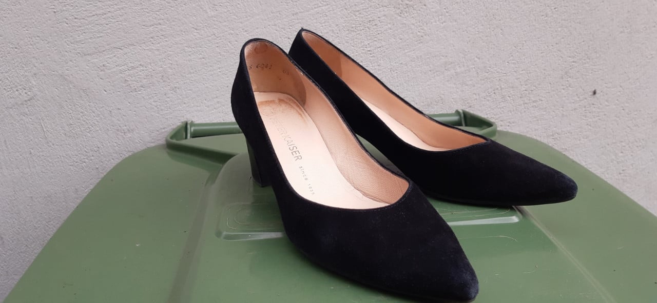 Peter Kaiser Black Pumps, Suede, maat 38