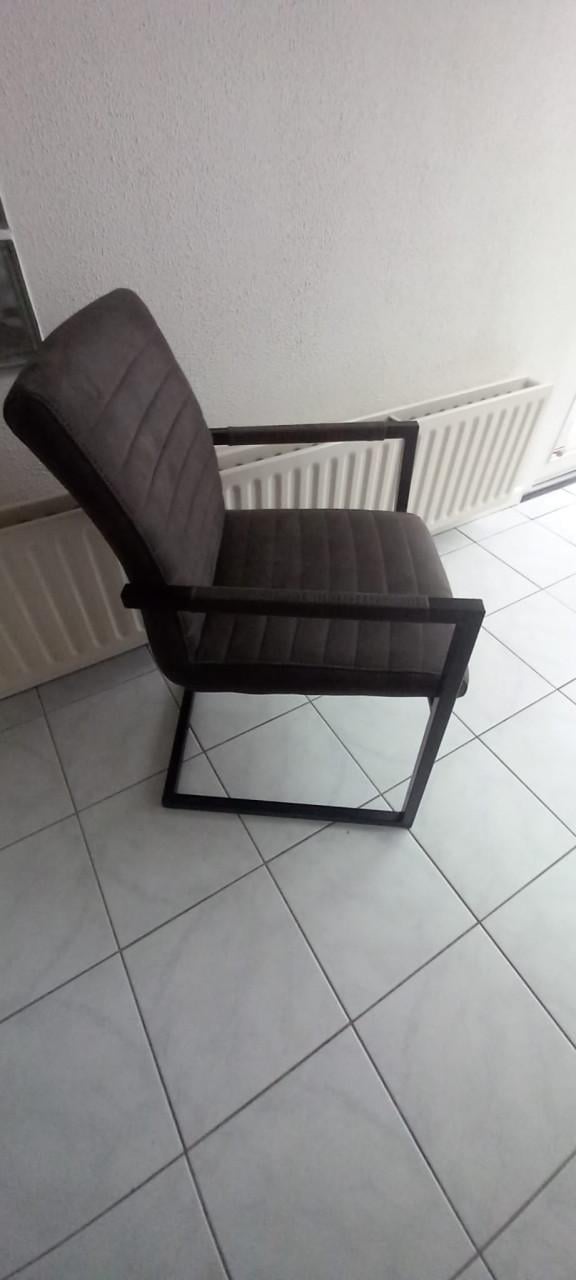 Donkergrijze zitstoel