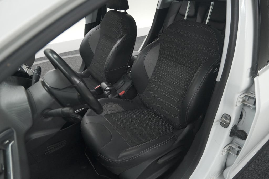 Peugeot 2008 puretech 130 allure | camera | apple carplay | parkeersensoren