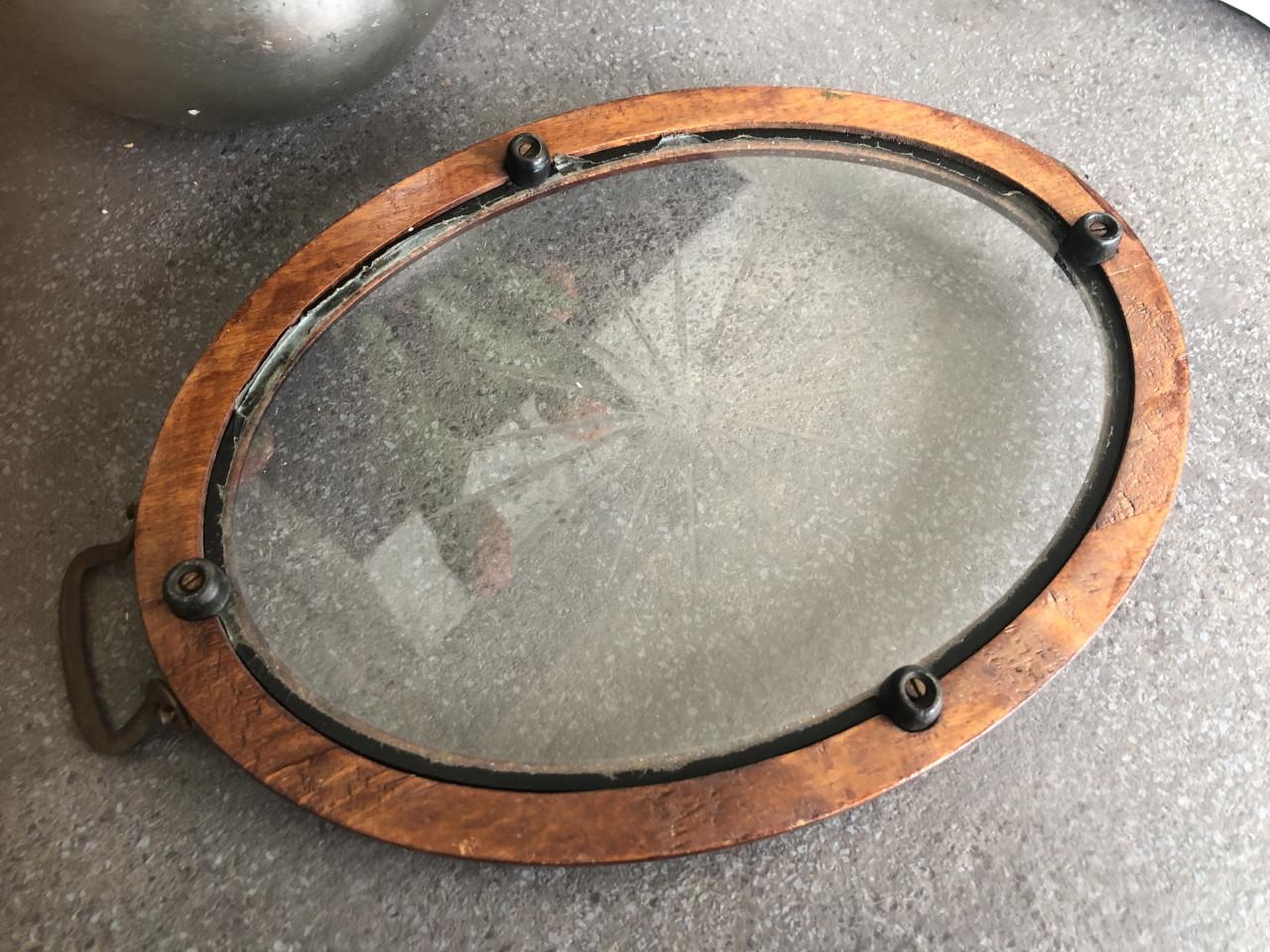 Oud klein dienblad
