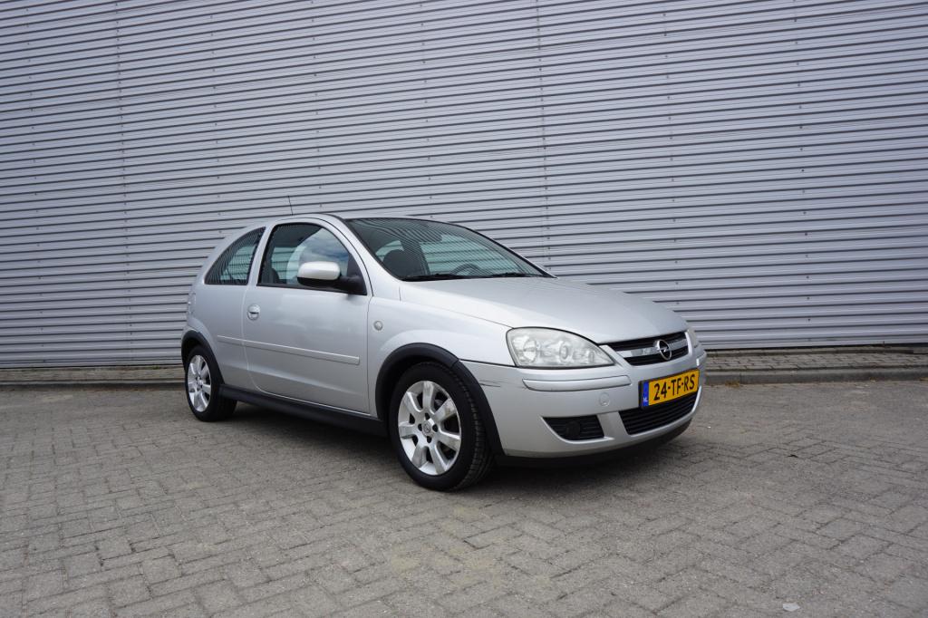 Opel Corsa 1.2-16v silverline airco / elektr. ramen / lm velgen / nap