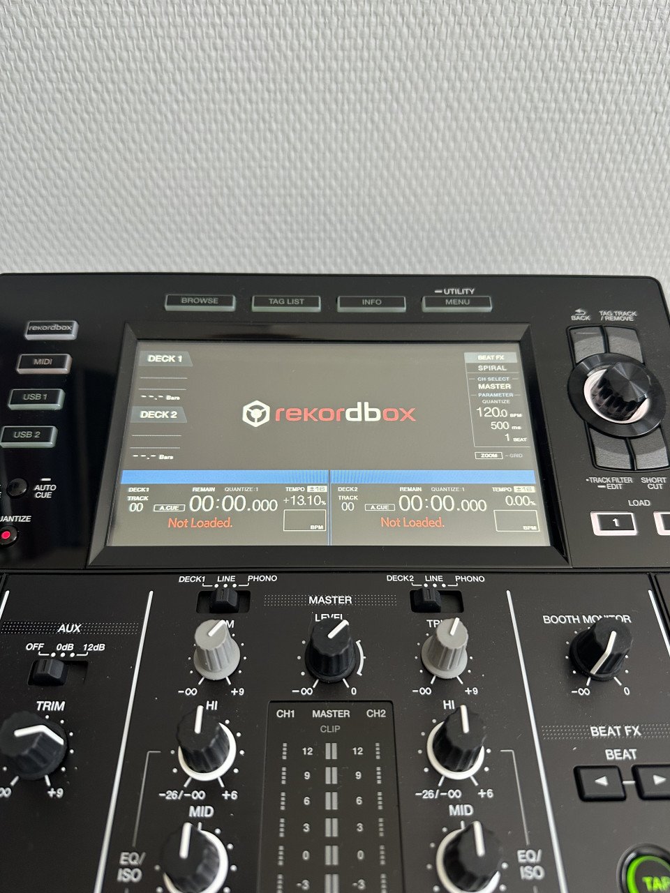 Pioneer XDJ-RX2 incl Headphones