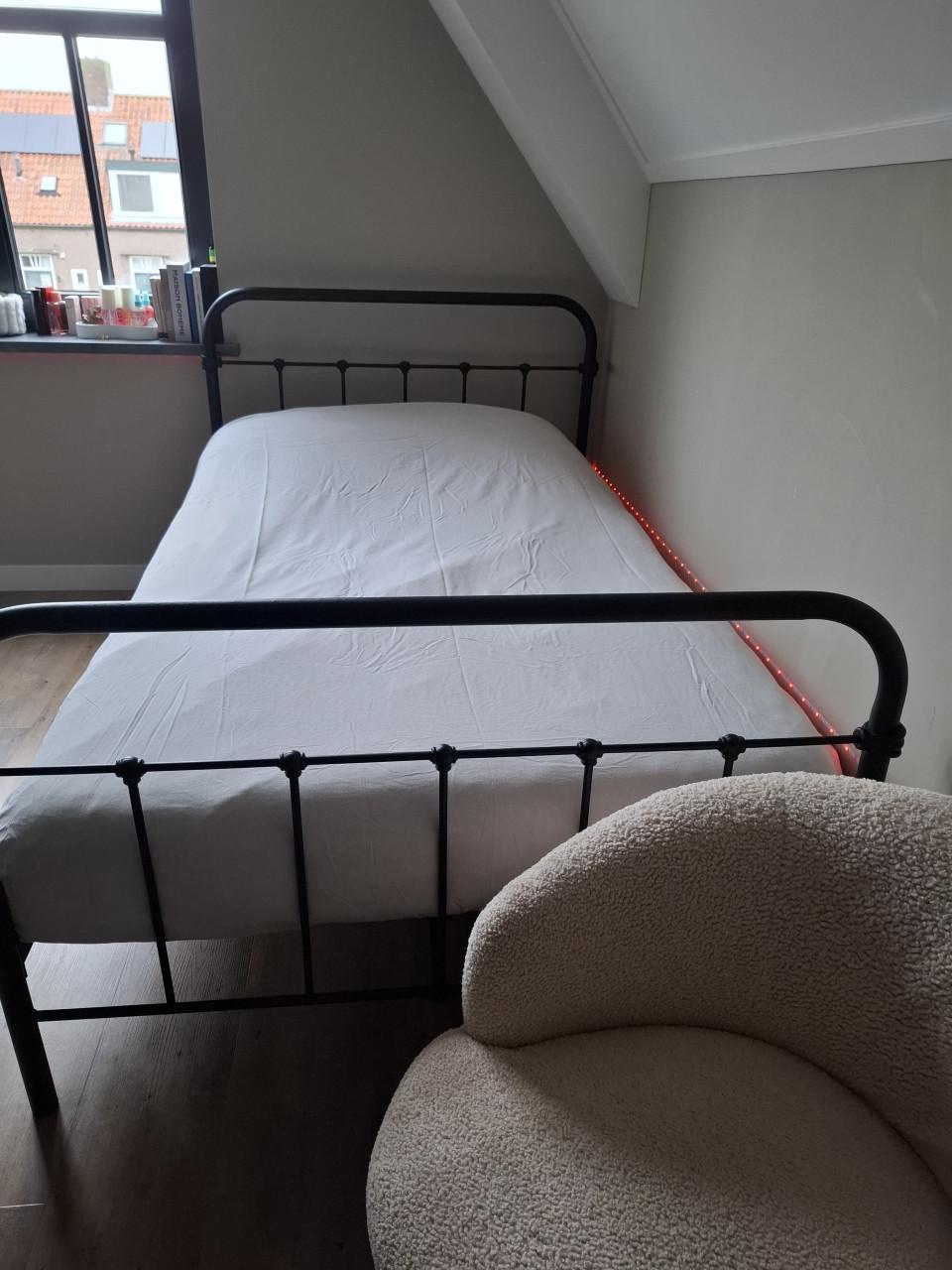Stevige metalen bed