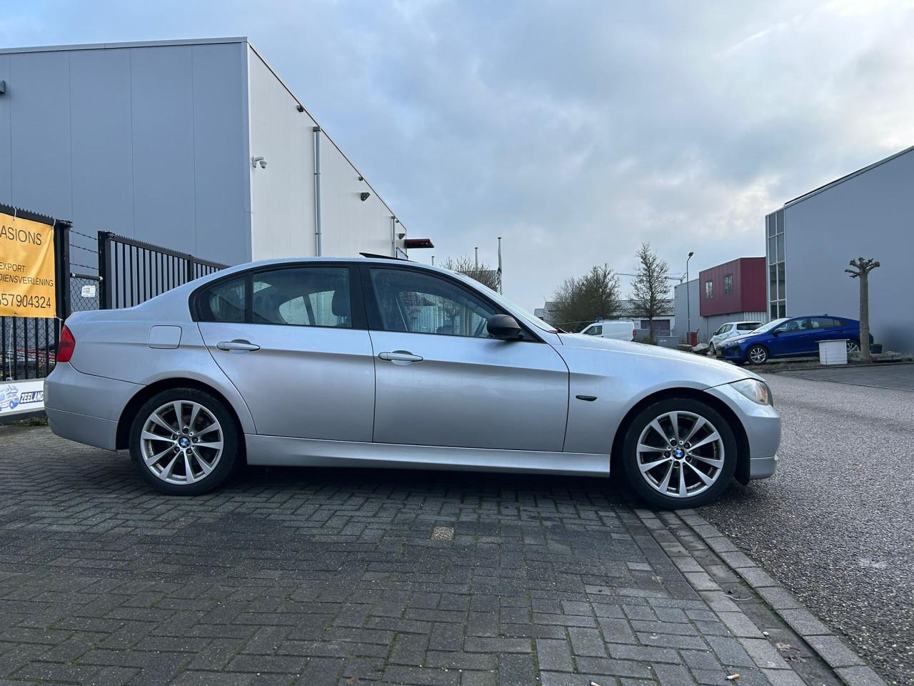 BMW 3-serie 320i Graphite LEES TEKST!! VOL IN DE OPTIE!!