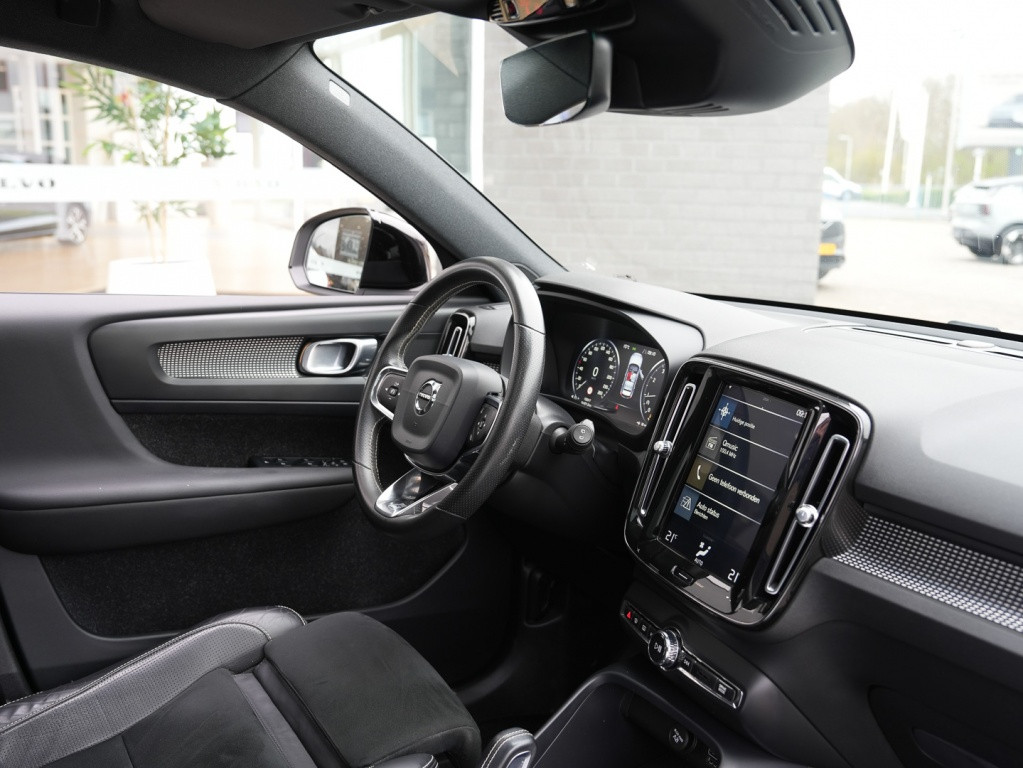 Volvo XC40 t4 190pk r-design| panodak| 360camera| 20''inch| navi| 2 zone cl