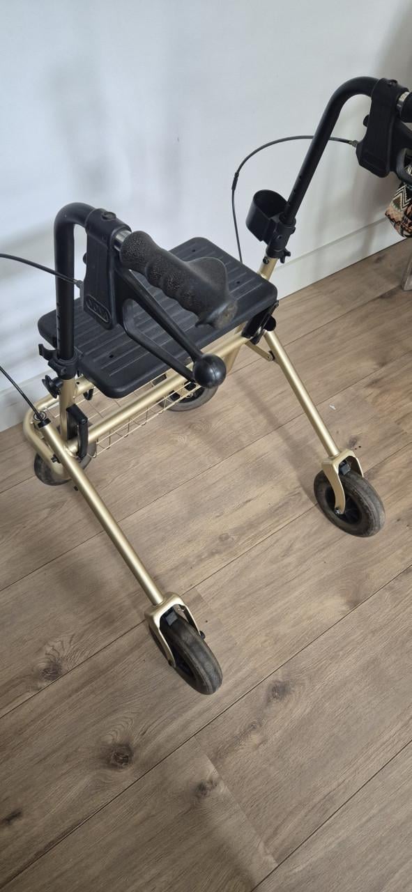 Rollator,  gebruikt voor 50ste verjaardag