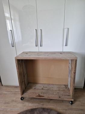 Kastje op wieltjes steigerhout