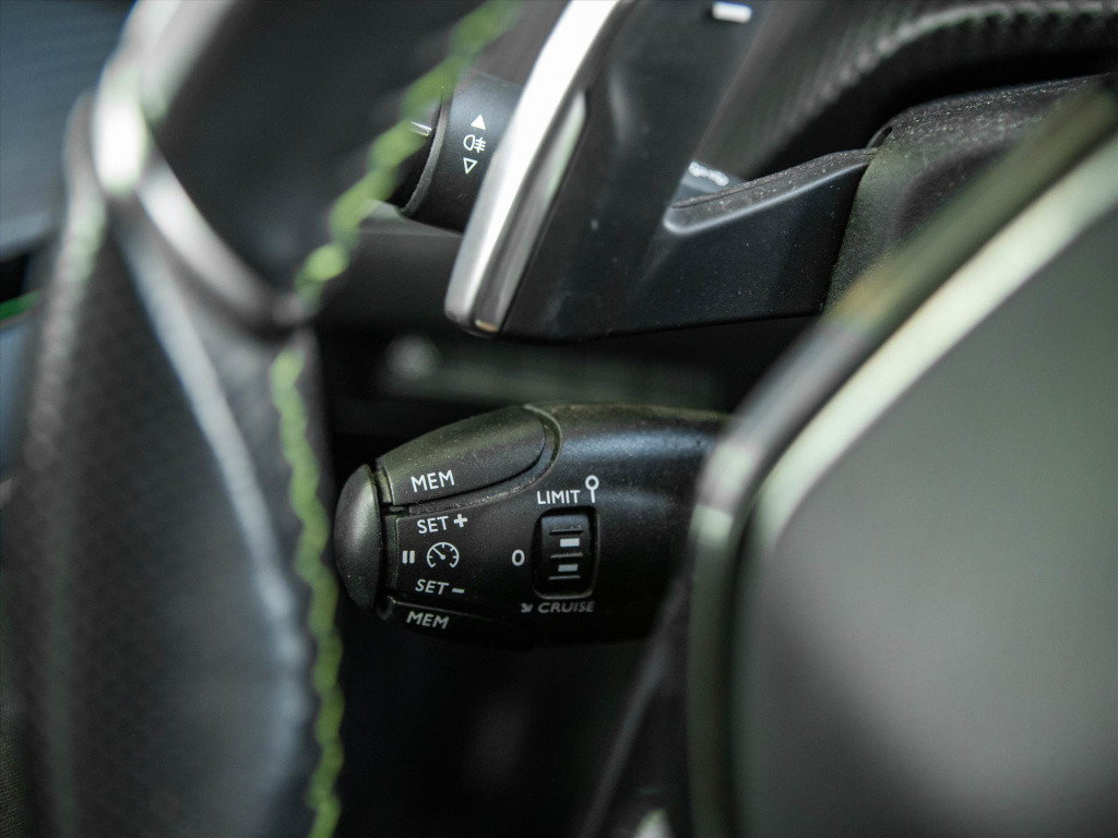 Peugeot 208 1.2 puretech 100pk gt-line automaat
