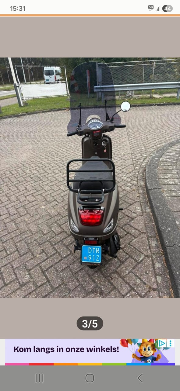 AGM scooter