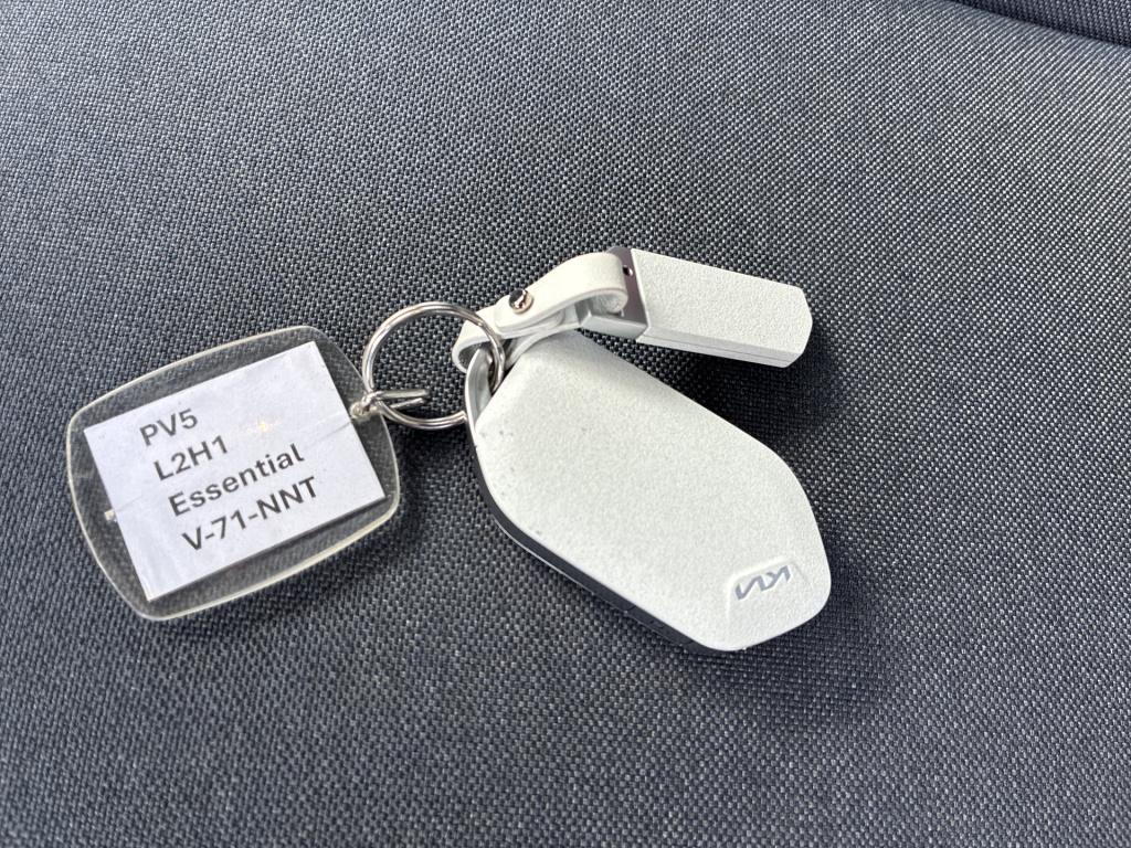 Kia Pv5 l2h1 essential 71.2 kwh | demonstratieauto | houten vloer en wanden