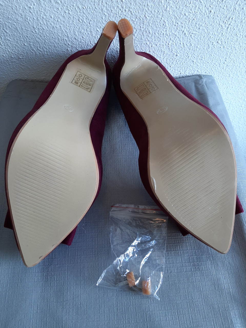 Nieuw ! Bordeaux pumps 36  + extra paar hakjes