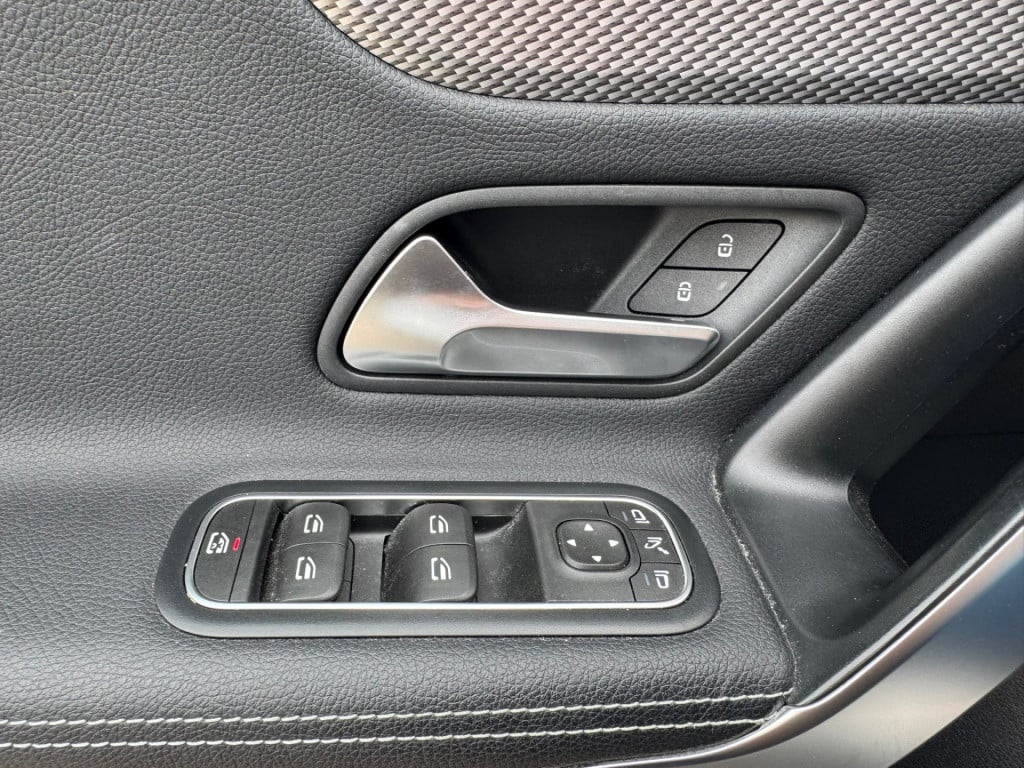 Mercedes-Benz A-Klasse 250 e business solution luxury limited