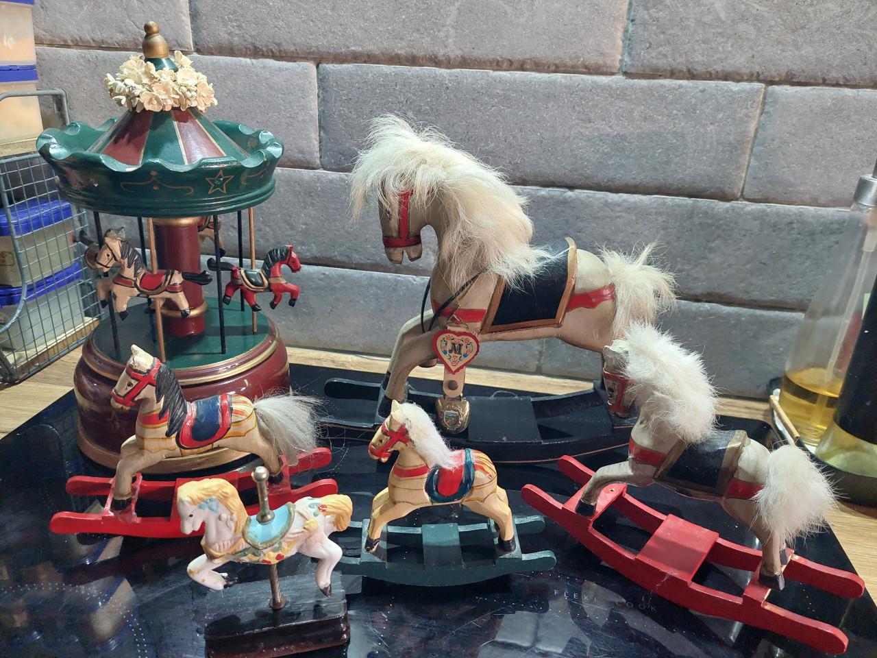 Pakket met draaimolen & meerdere paard(jes)