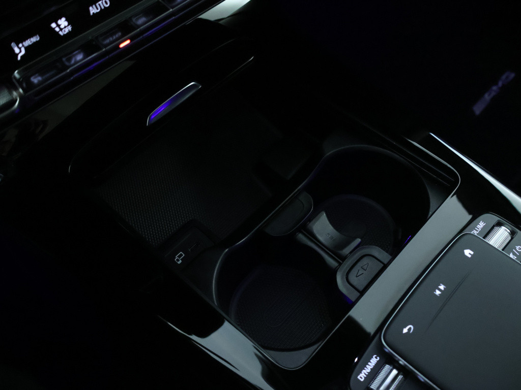 Mercedes-Benz A-Klasse 180 business solution amg | panoramadak | sfeerverli