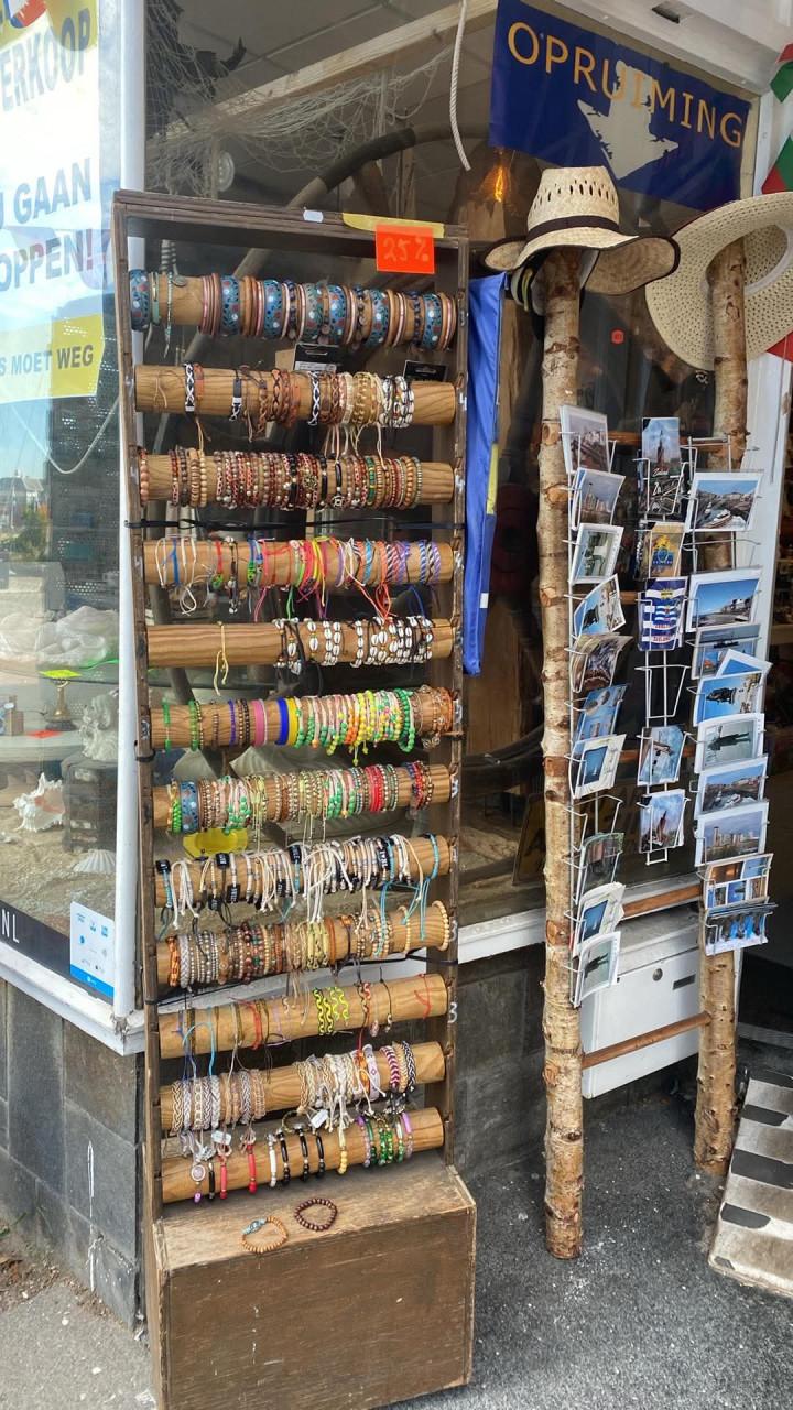 Winkelinventaris en restanten souveniers