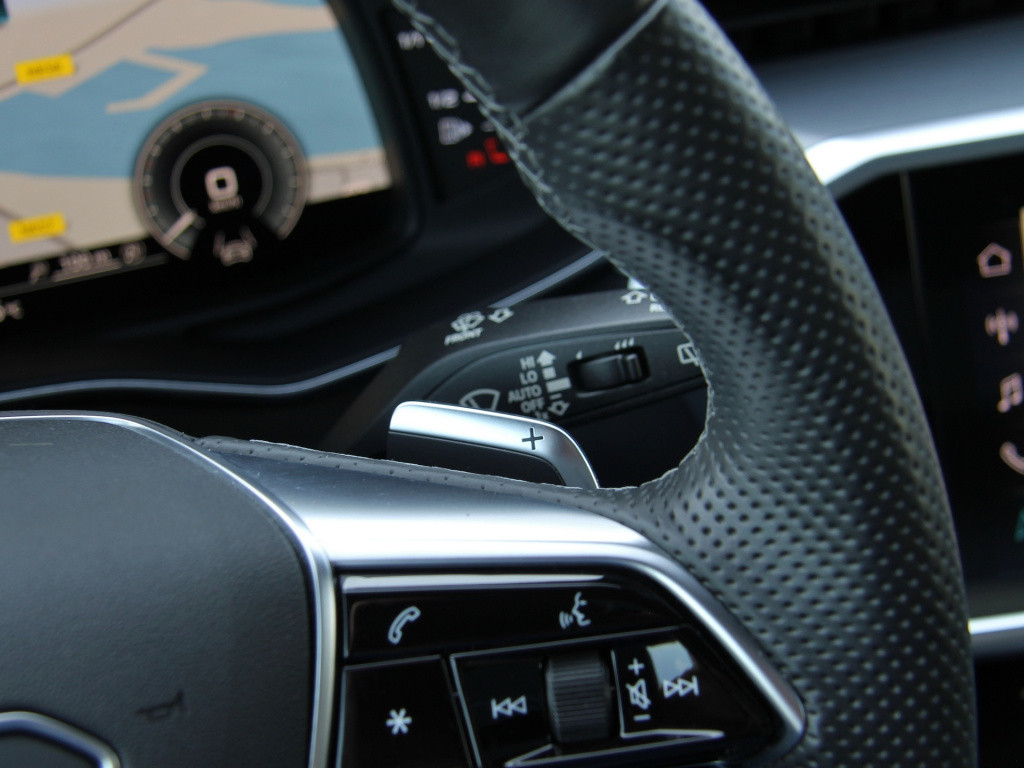 Audi A6 avant 55tfsi e hybrid 367pk quattro competition s-line | pano dak |