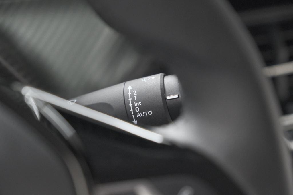 Peugeot 208 puretech 100 allure | apple carplay | parkeersensoren | climate