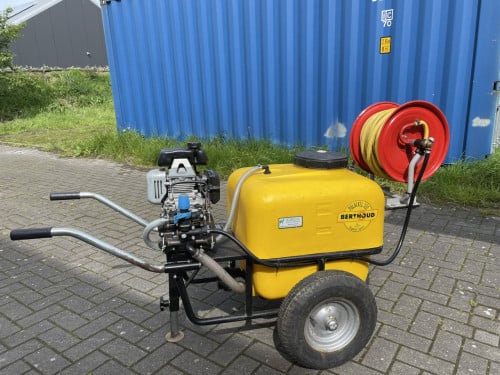 Te koop BERTHOUD 120 gewas spuitwagen