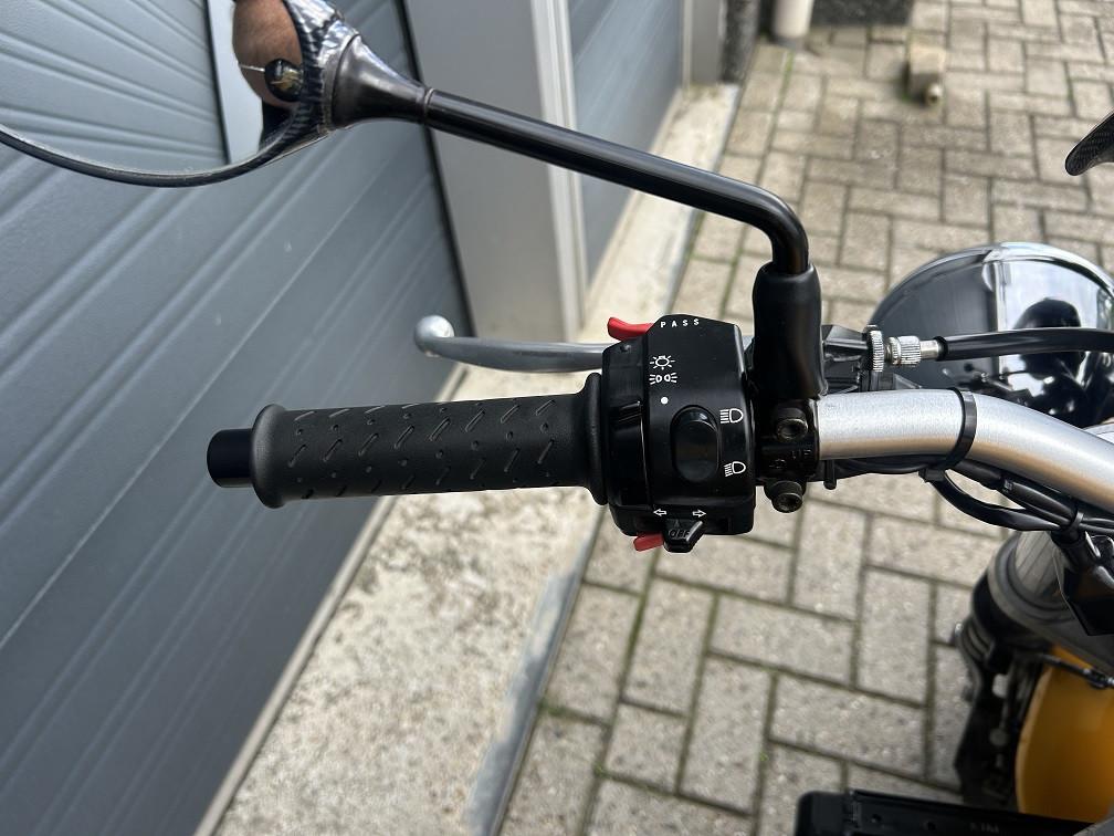 Triumph Speed Triple uit 2000 met 25 dkm, sportdemper, monocover €2350,-