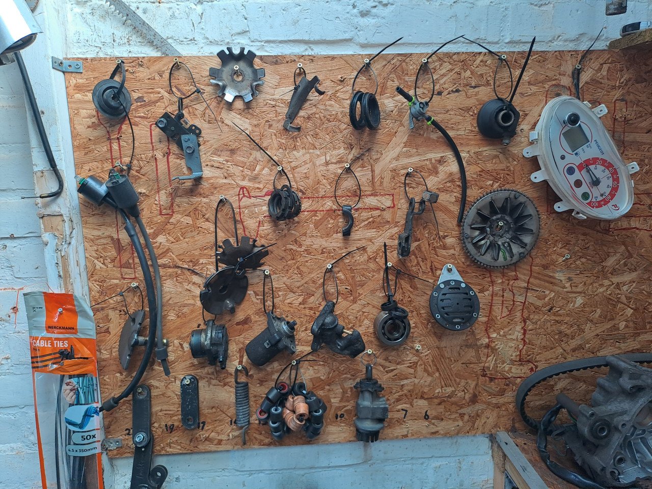 Te koop onderdelen en opvoer spul peugeot vivacity