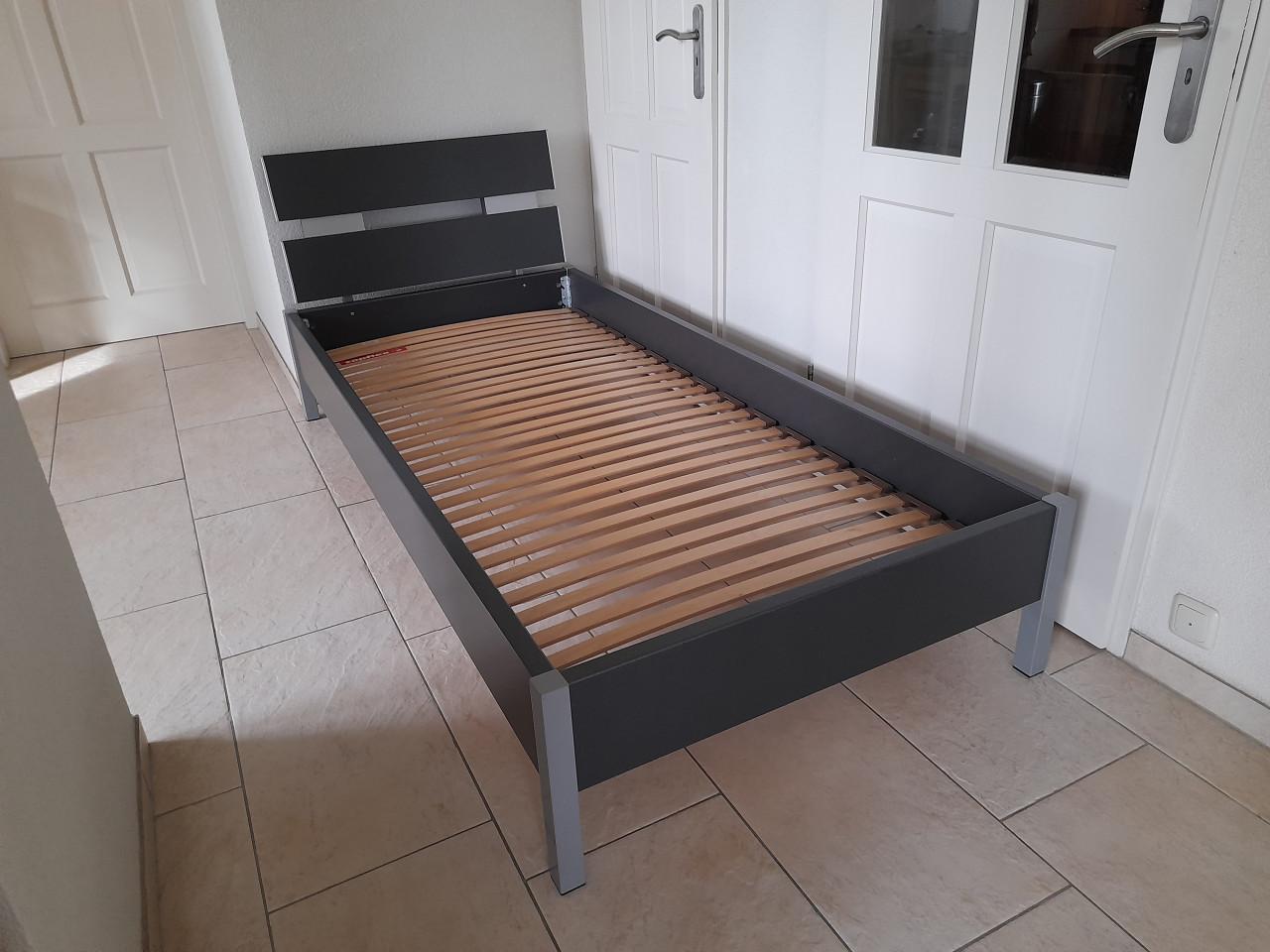 1 Persoons bed 90 x 200 (in goede staat)