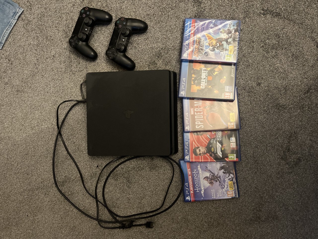 PlayStation 4 met controllers