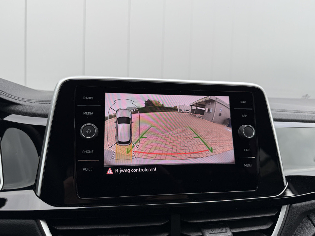 Volkswagen T-roc 1.5 tsi 150pk dsg r-line | acc | side assist | camera