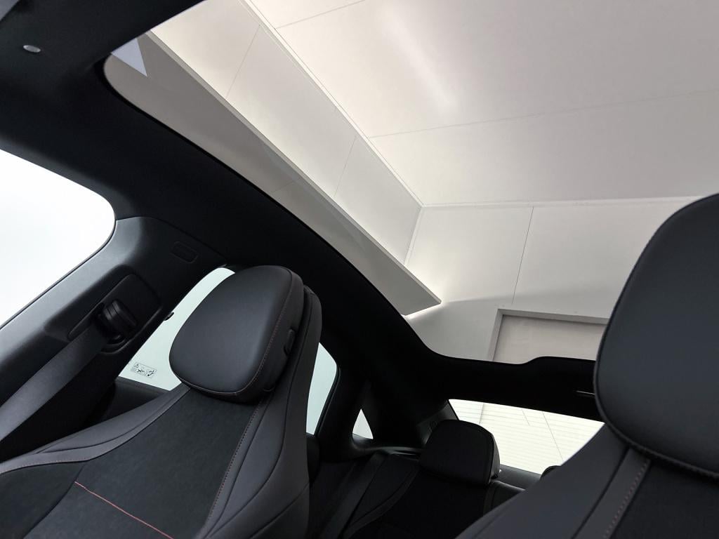 Mercedes-Benz Cla 250+ launch edition 85 kwh | multibeam led | panoramadak 