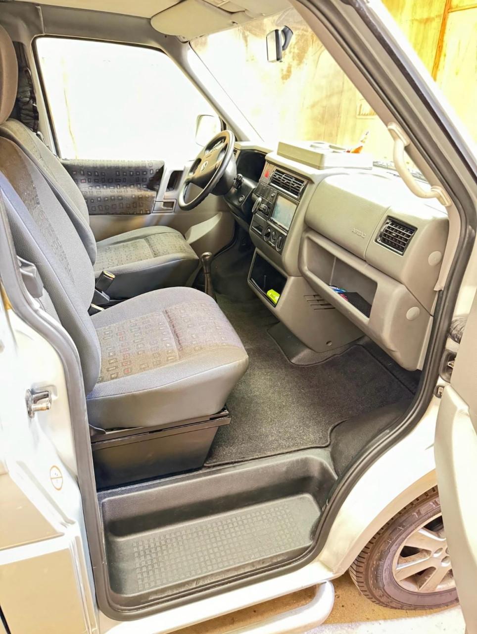 VW Transporter Caravelle 2.5TDI-102pk