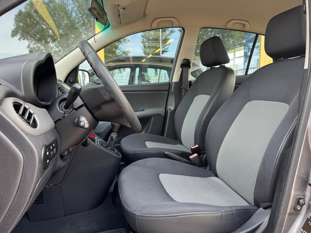 Hyundai I 10 1.1 active orange b.