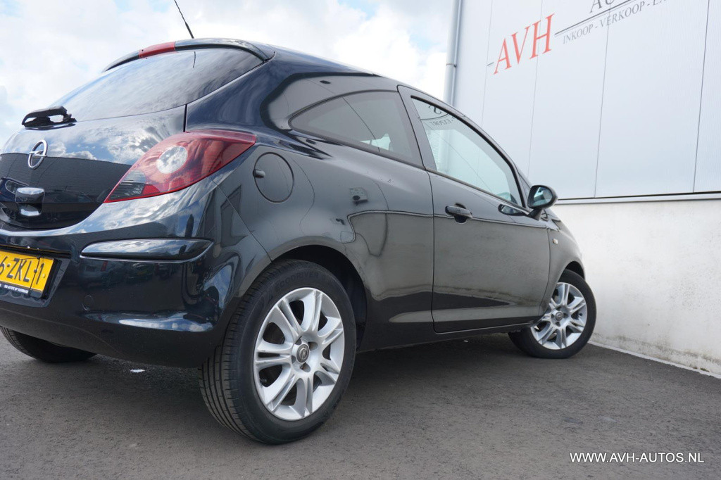 Opel Corsa 1.2 ecoflex anniversay edition lpg