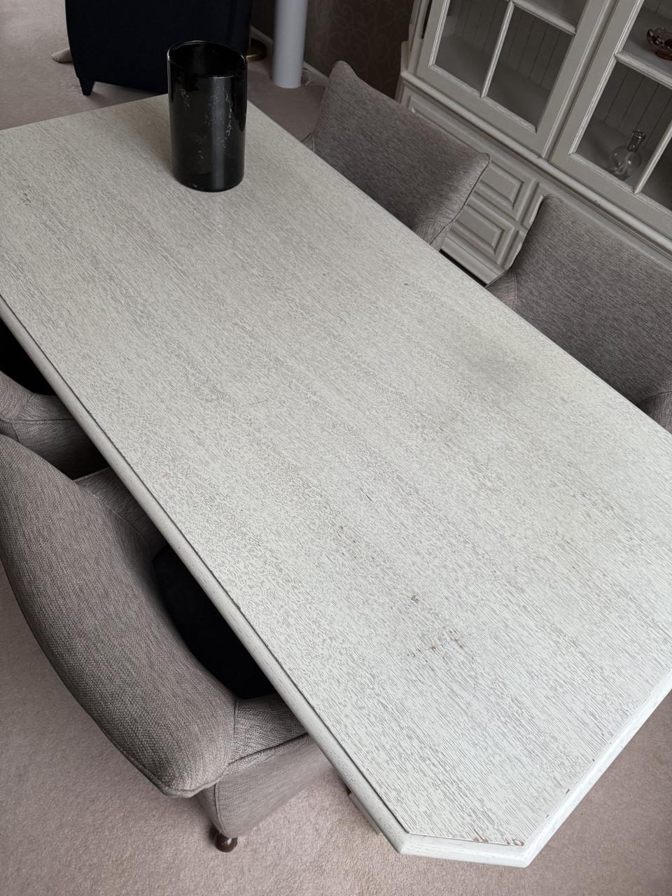 Mooie wit houten eettafel