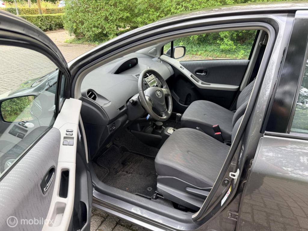 Toyota Yaris 1.3 vvti aspiration | automaat | hoge zit | airco