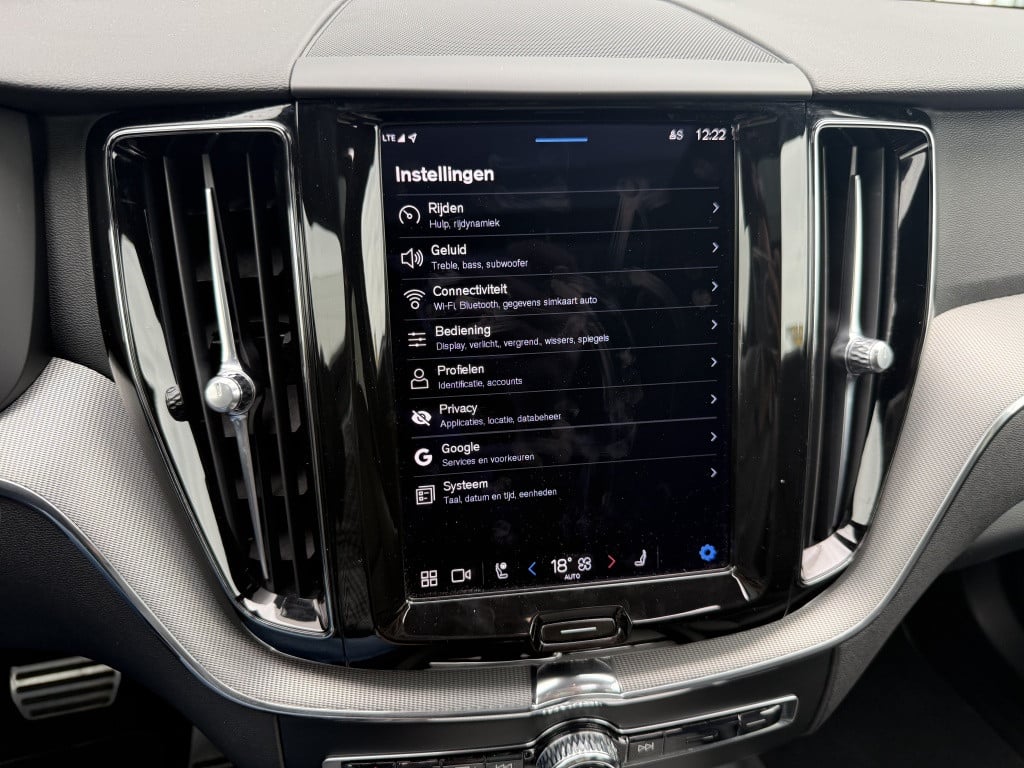 Volvo XC60 t6 340pk recharge r-design| panodak| adap.cruise| 360camera| tre