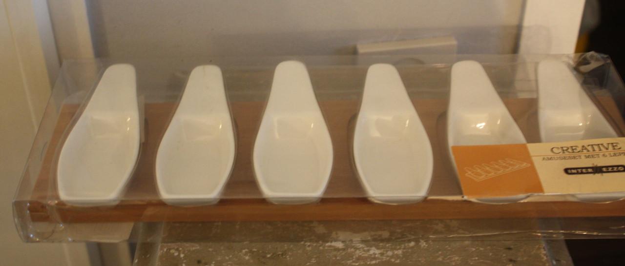 Nieuw in verpakking amuse set 6 lepels en houten plank