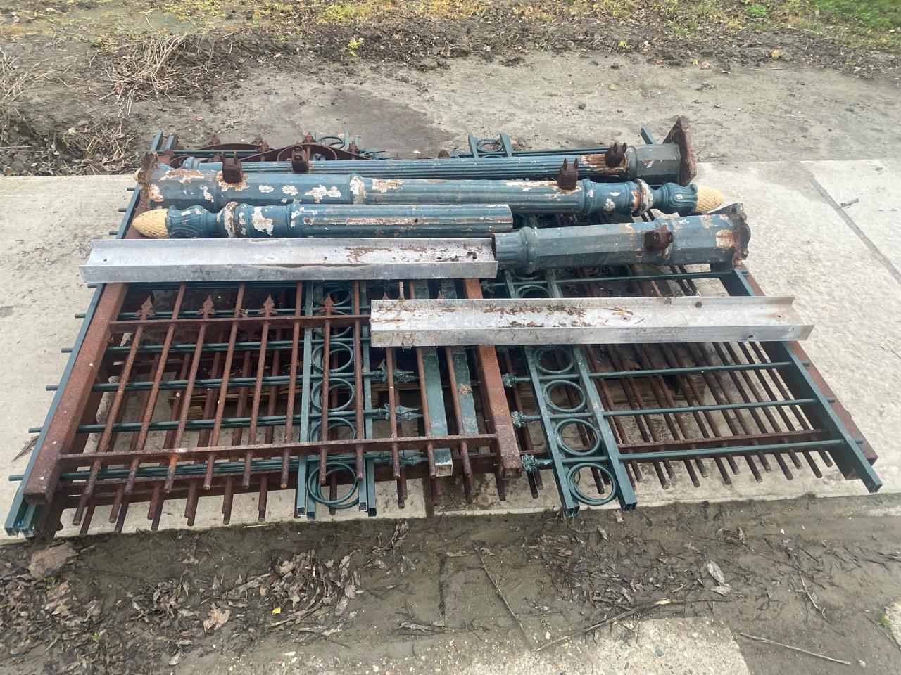 Stalen poorten / inrij hekken