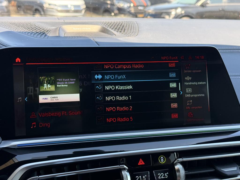 BMW X5 xdrive45e m-sport individual | b&o | sky lounge | luchtvering | mass