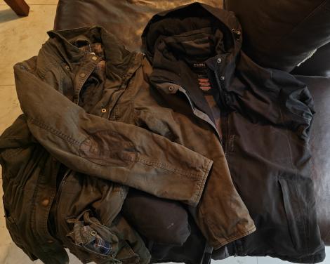 Twee warme jassen voor buitenspelen