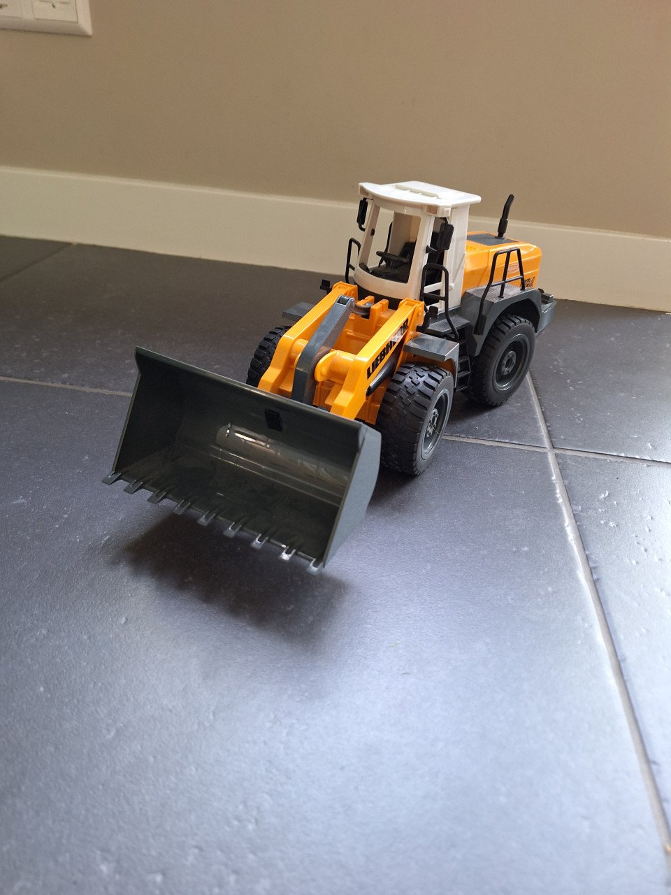 Bestuurbare jamara shovel met trailer