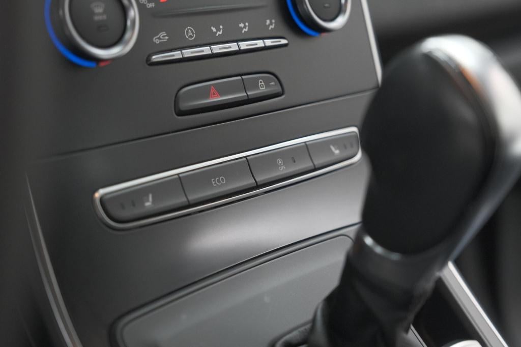 Renault Scenic tce 140 edc limited | camera | stoelverwarming | navigatie |