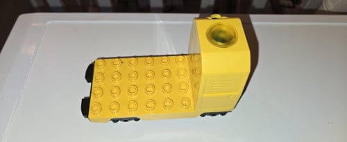 Treinbaan met rijdende trein