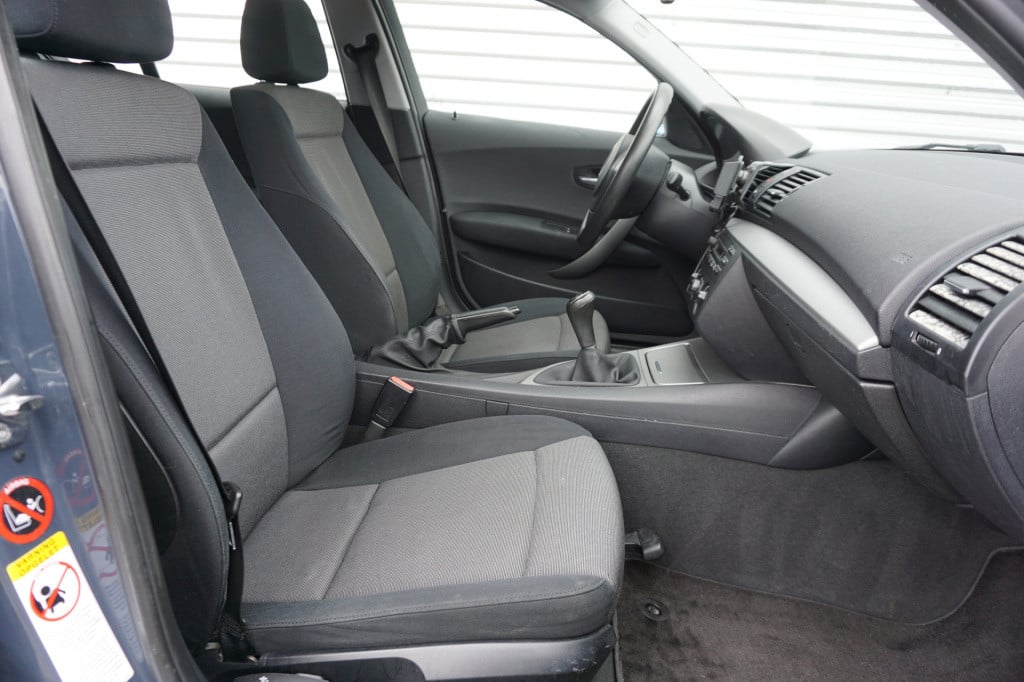 BMW 1 Serie 118i airco / elektr. ramen / lm velgen / nap / apk t/m 29-06-20
