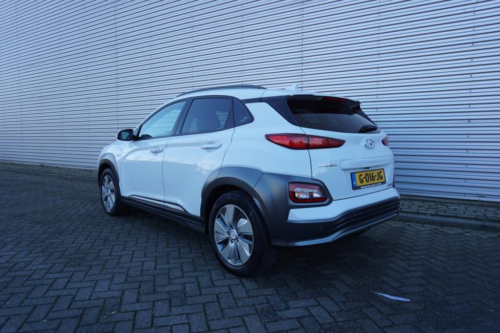 Hyundai Kona ev premium 64 kwh automaat - airco / navi / cruise / leder / s