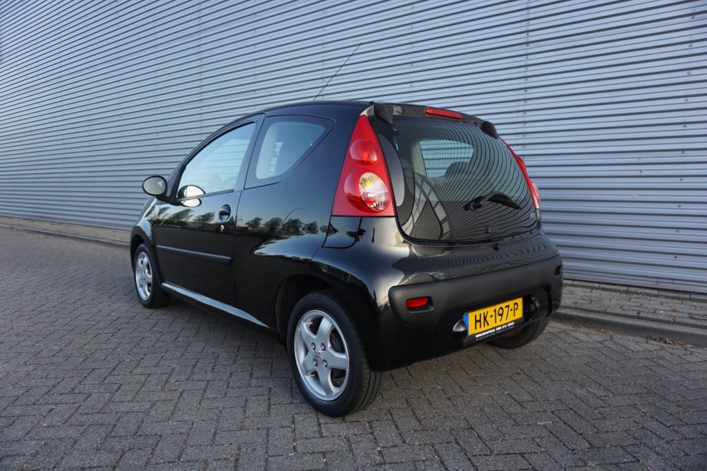 Peugeot 107 1.0-12v xr airco / elektr. ramen