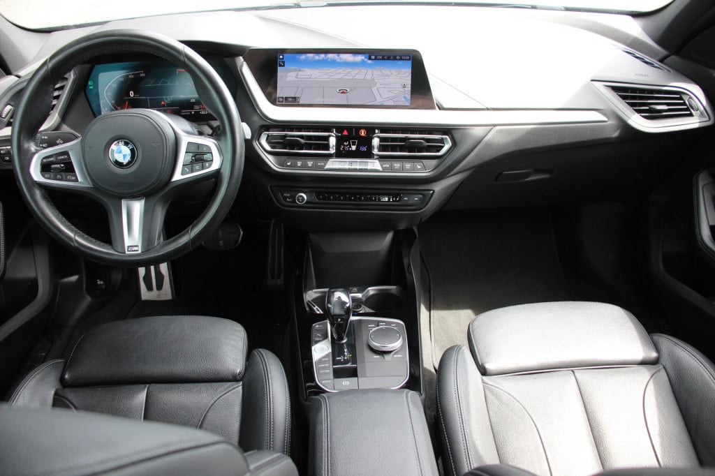 BMW 1 Serie 118i m-sport | digitale cockpit | leder | camera | dab