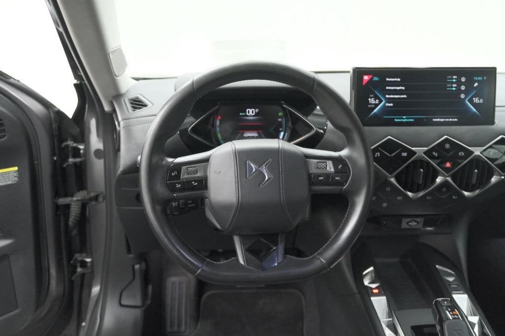 Ds Ds 3 crossback 50 kwh e-tense so chic | camera | dodehoekdetectie | head