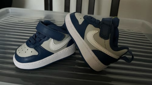 Nike sneakers - maat 17
