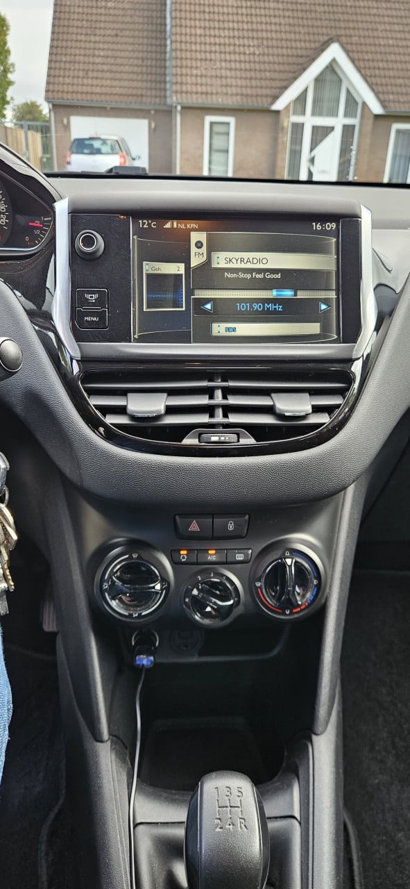 Peugeot 208 1.2 VTI 60KW/82PK 5-D 2013 Zwart