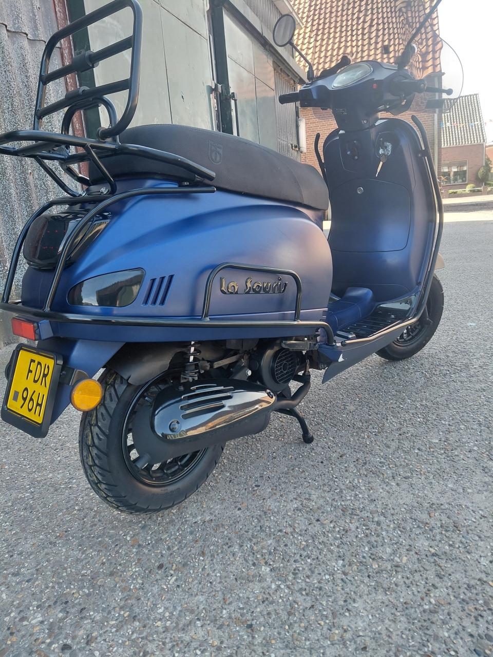 Nette La Souris scooter