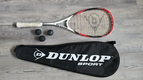 Dunlop Predator 50 Squashracket inclusief draaghoes